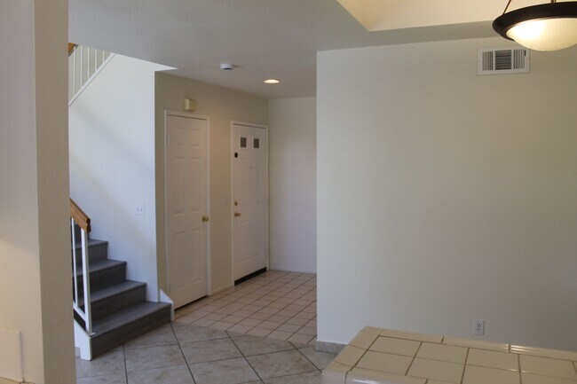 Building Photo - ELEGANT REMODELED TOWNHOME WITH SPACIOUS P...
