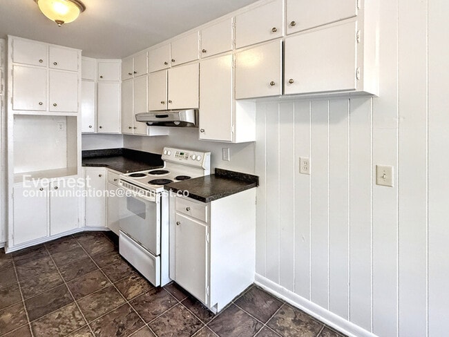 Building Photo - 8047 2nd Ave S