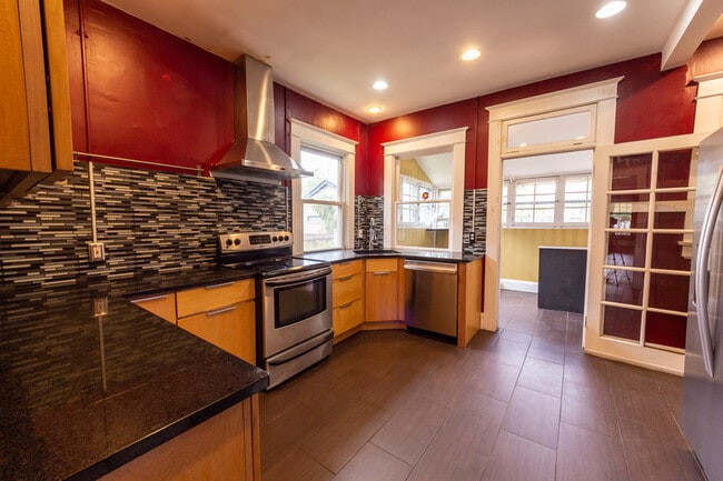 Photo - 2621 N York St House