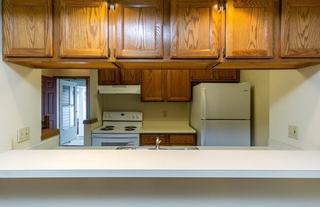 Building Photo - 2470 Wrens Dr S