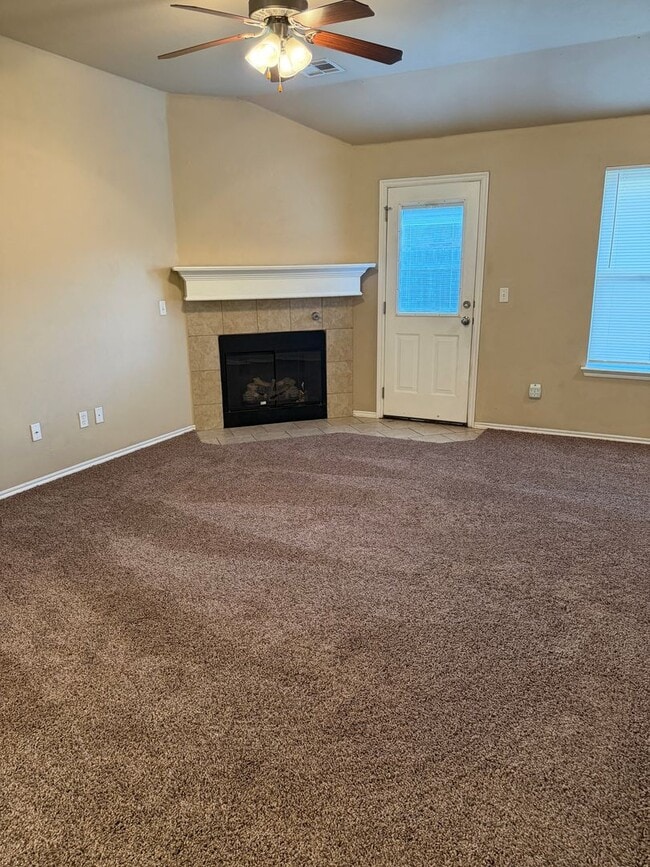 Foto del edificio - Great Home - New Carpet - Mid-Del Schools ...