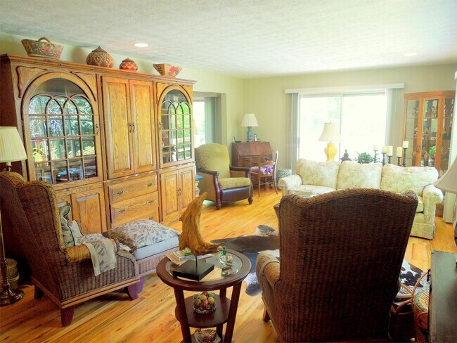Building Photo - 2106 Glenheath Dr
