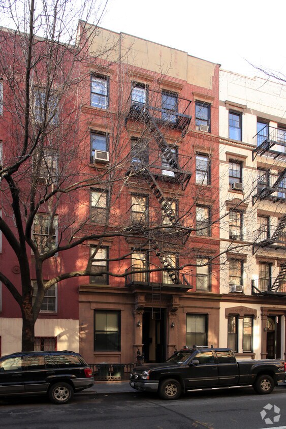 Building Photo - 194 W 10th St