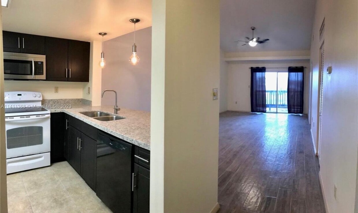 Photo - 485 SW 113th Way (Pembroke Pines, FL)