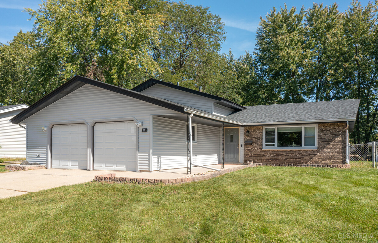 Foto principal - 621 S Salem Dr