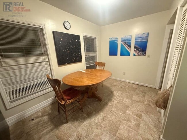 Building Photo - ROOM FOR RENT - Milan, MI