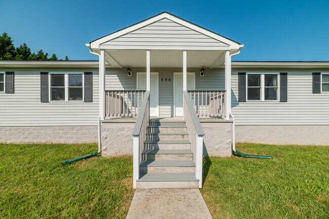 Building Photo - 598 Leesville Rd