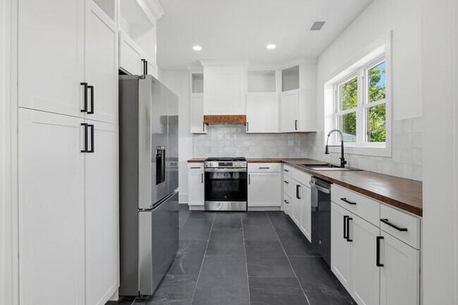 Foto del edificio - 721 W 47th St
