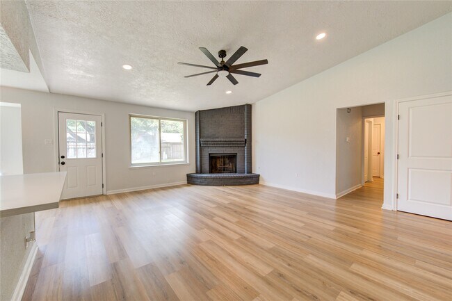 Building Photo - 21319 Park Green Dr