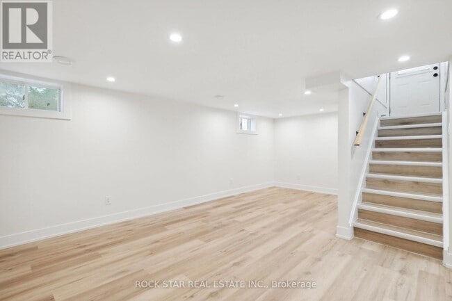 Building Photo - 87 Leaside Dr