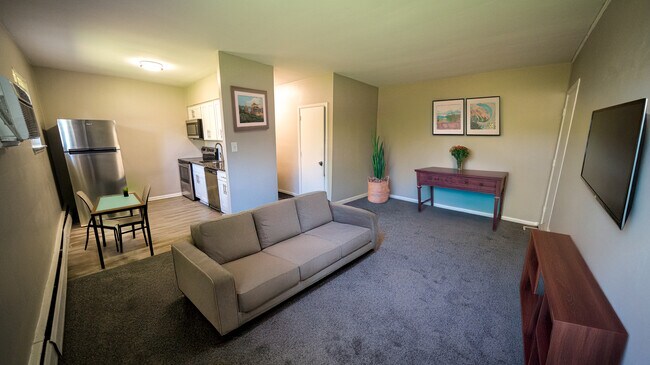 Sala de estar y cocina - Highland Manor Apartments