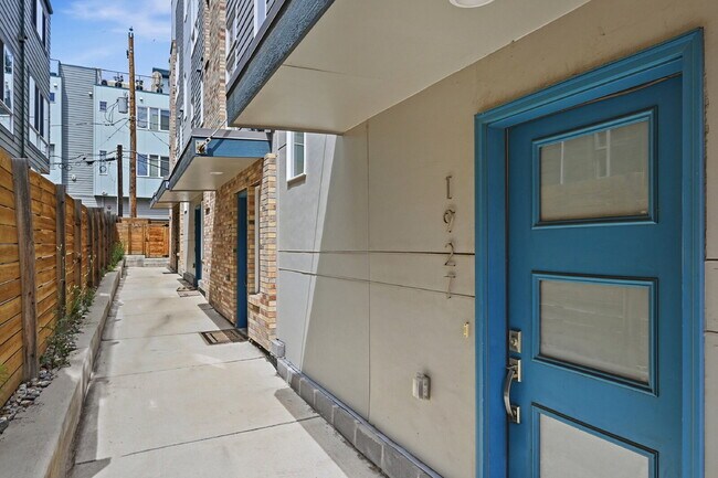 Building Photo - $3,540.95 with $300 off the first month's rent, 2 Beds - 4 Bath, Townhouse in Denver with Cozy Fi...