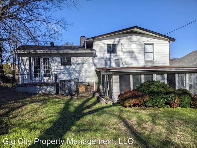 Building Photo - 4 br, 2 bath House - 1904 E 5th St