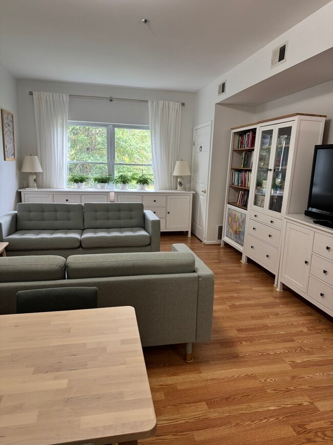 Building Photo - Park Edge