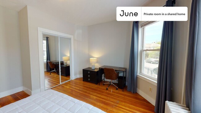 Foto del edificio - Private bedroom in 4 bed/1 bath Home