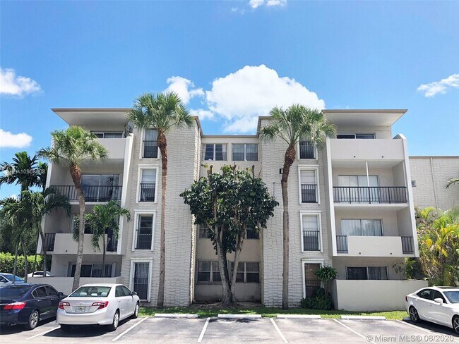 Building Photo - 6902 N Kendall Dr