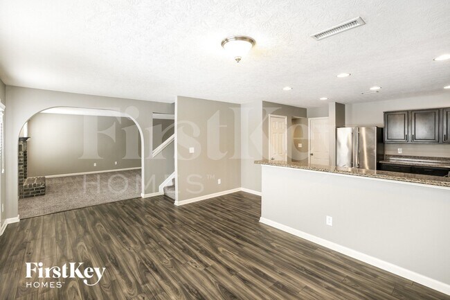 Foto del edificio - 5773 Weeping Willow Pl