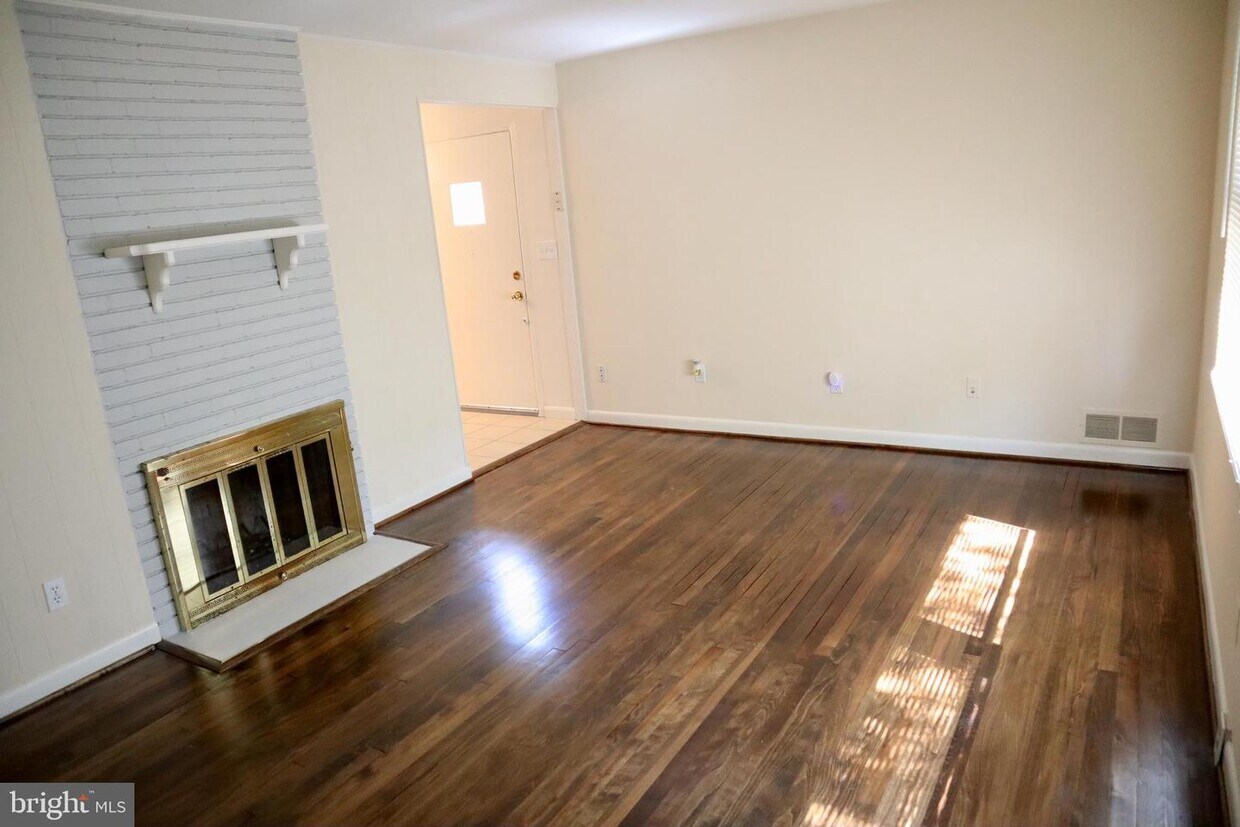 Foto principal - 5902 Halsey Rd