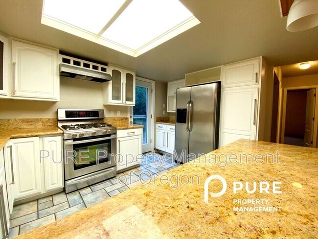 Foto del edificio - 5816 SW Huddleson St