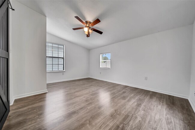Foto del edificio - 1710 Shelby St