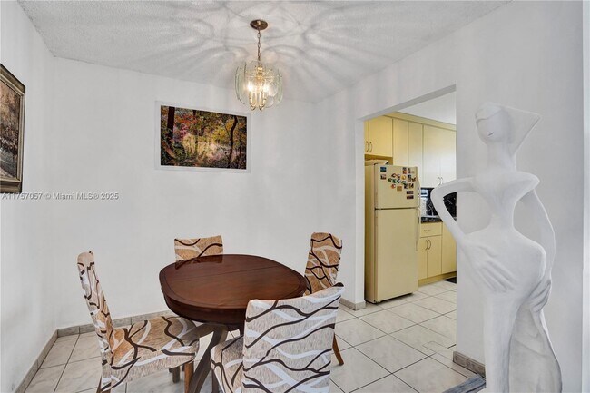 Foto del edificio - 7150 Indian Creek Dr