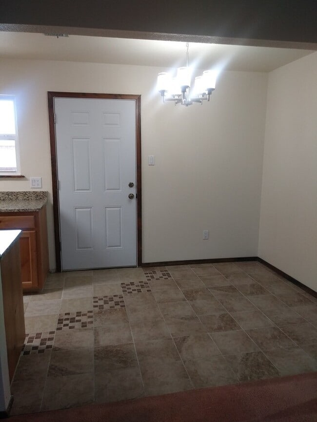 Building Photo - Spacious 2 Bedroom 1 bath with washer & dryer.