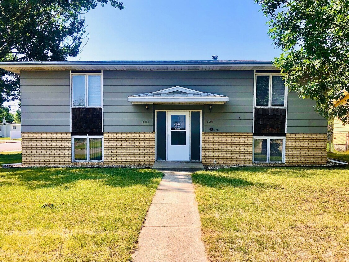 Foto principal - 2 Bedroom Duplex