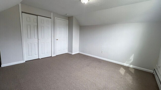 Foto del edificio - Four Bedroom Single-Family Home