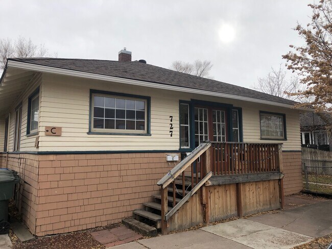 Building Photo - 727 E Lewis St