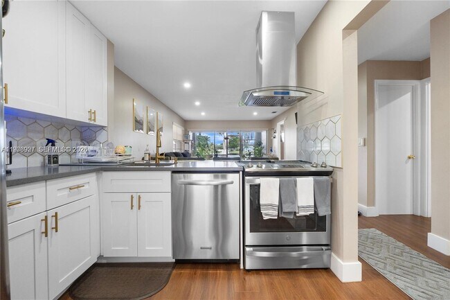 Foto del edificio - 796 Banks Rd