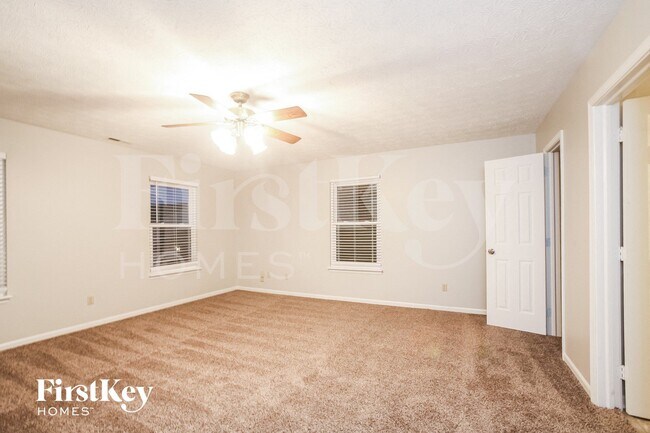 Building Photo - 16 Pondview Ct