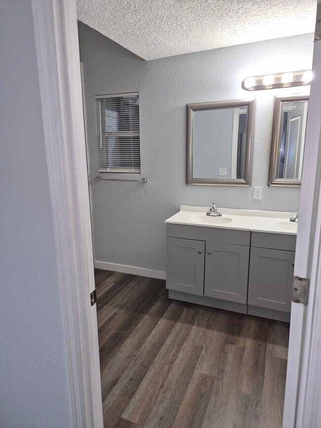 Foto del edificio - 211 E 17th St