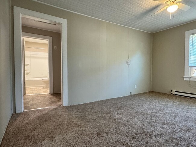Building Photo - 2 Bedroom, 1 Bathroom House in High Point!