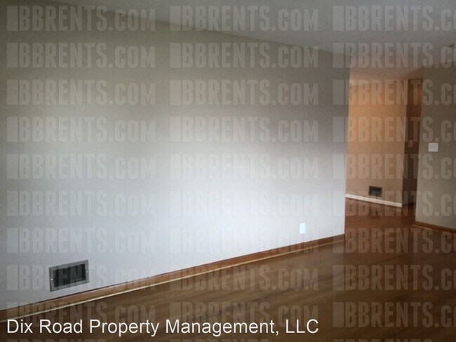 Building Photo - 3 br, 1.5 bath House - 4825 Holiday Drive,