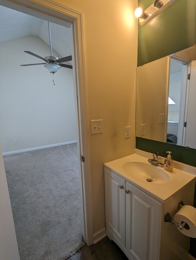 Foto del edificio - 510 Fairwood Lakes Dr