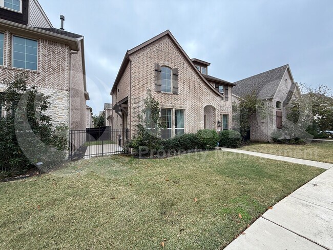 Foto del edificio - 456 Renaissance Ln