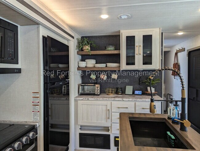 Foto del edificio - 3650 Bonita Beach Rd SW