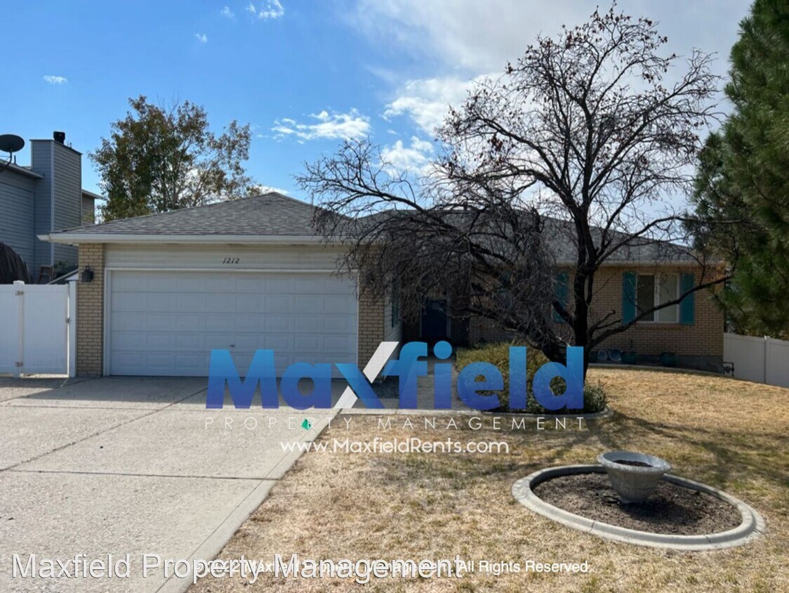 6 br, 3 bath House 1212 E Shadowgate Circle House for Rent in Sandy