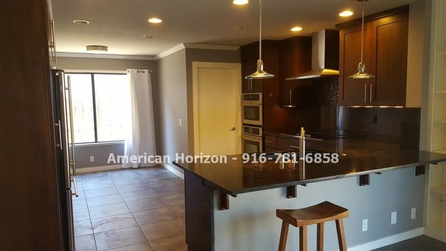 Building Photo - 1635 Woodhill Dr