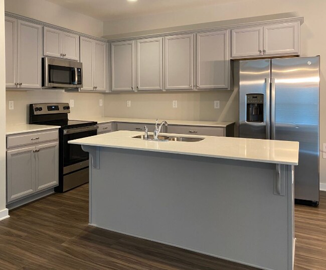 Building Photo - Beautiful 4 bedroom home in a GREAT location!