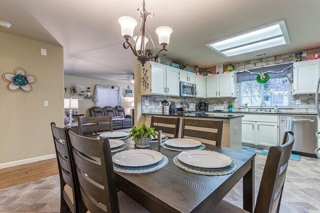 Foto del edificio - 3 BED 2 BATH HOUSE IN THE ENTERPRISE SCHOOL DISTRICT