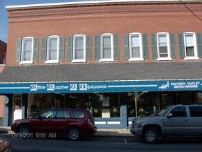 Building Photo - 221a Elm St