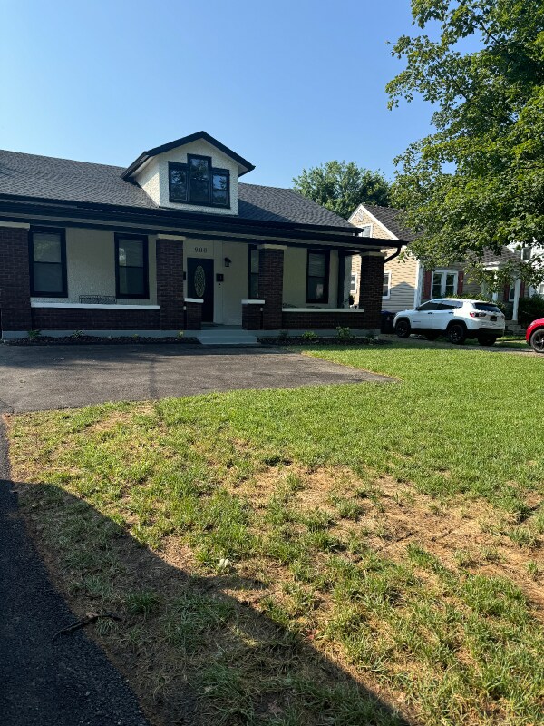 Building Photo - 900 Clarks Ln