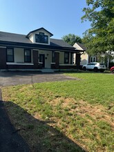 Building Photo - 900 Clarks Ln