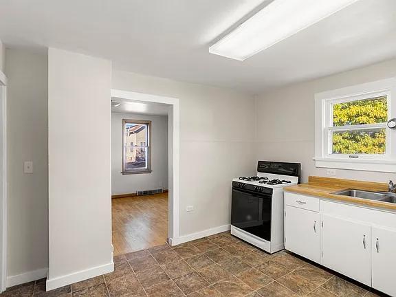 Building Photo - 1726 Iowa St