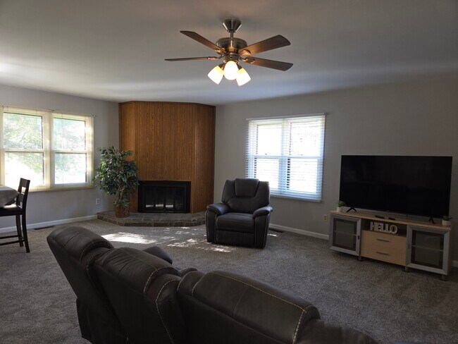 Foto del edificio - 5721 Gardenia Dr