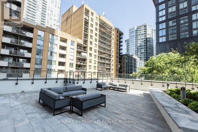 Building Photo - 100-100 Dalhousie St