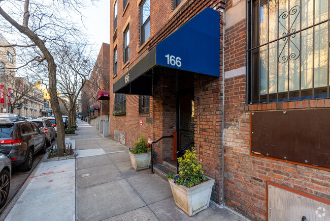 Building Photo - 166-168 Bank St