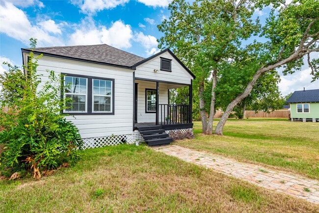 Building Photo - 727 Park Dr