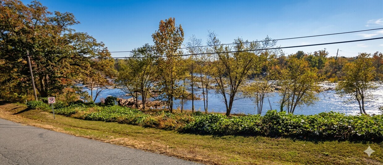 Foto del edificio - 428 Ingleside Dr